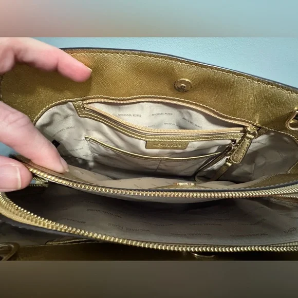 Michael Kors Large Savannah Satchel - Picture 9 of 14